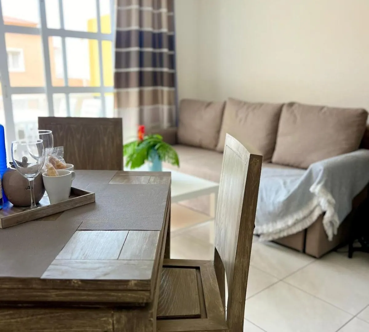 Calma Apartment - Orlandito Адехе
