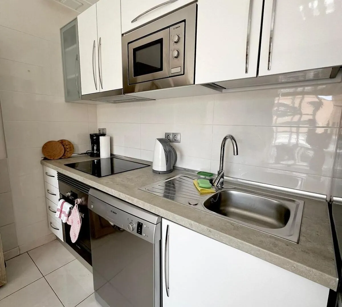 Calma Apartment - Orlandito Адехе