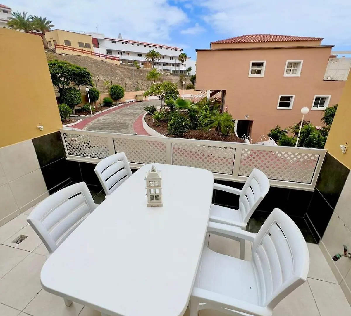 Calma Apartment - Orlandito Адехе
